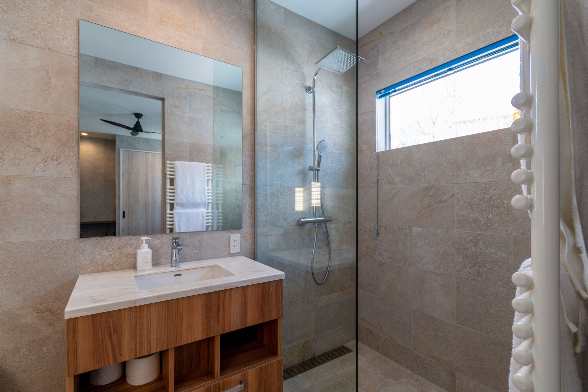 Off Piste Chalet by H2 Life