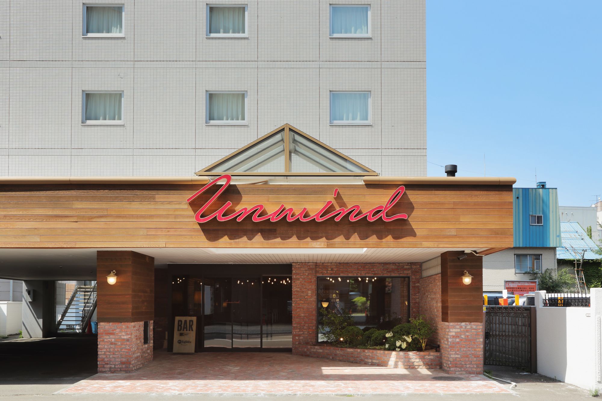 Unwind Hotel & Bar