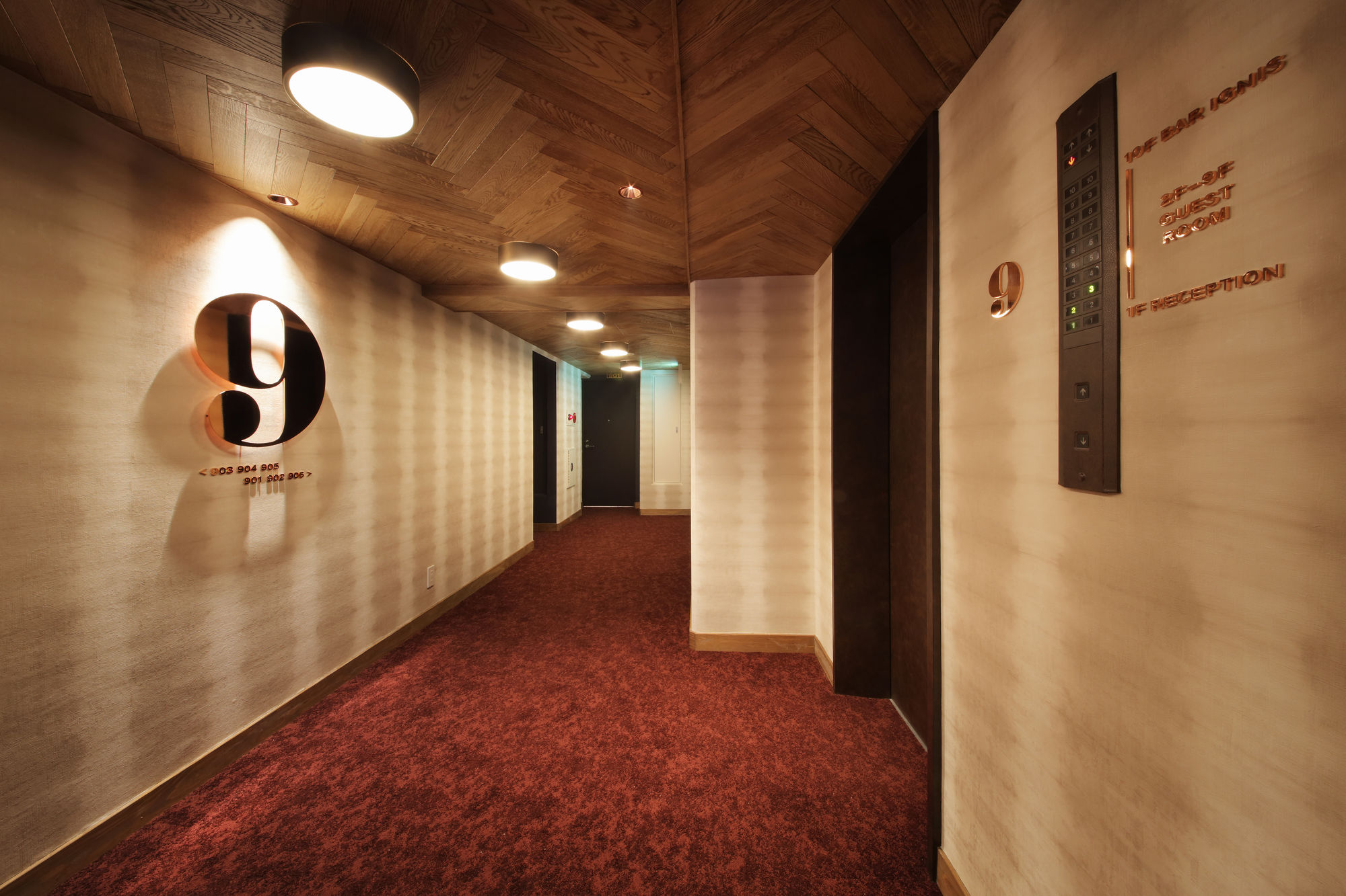 Unwind Hotel & Bar