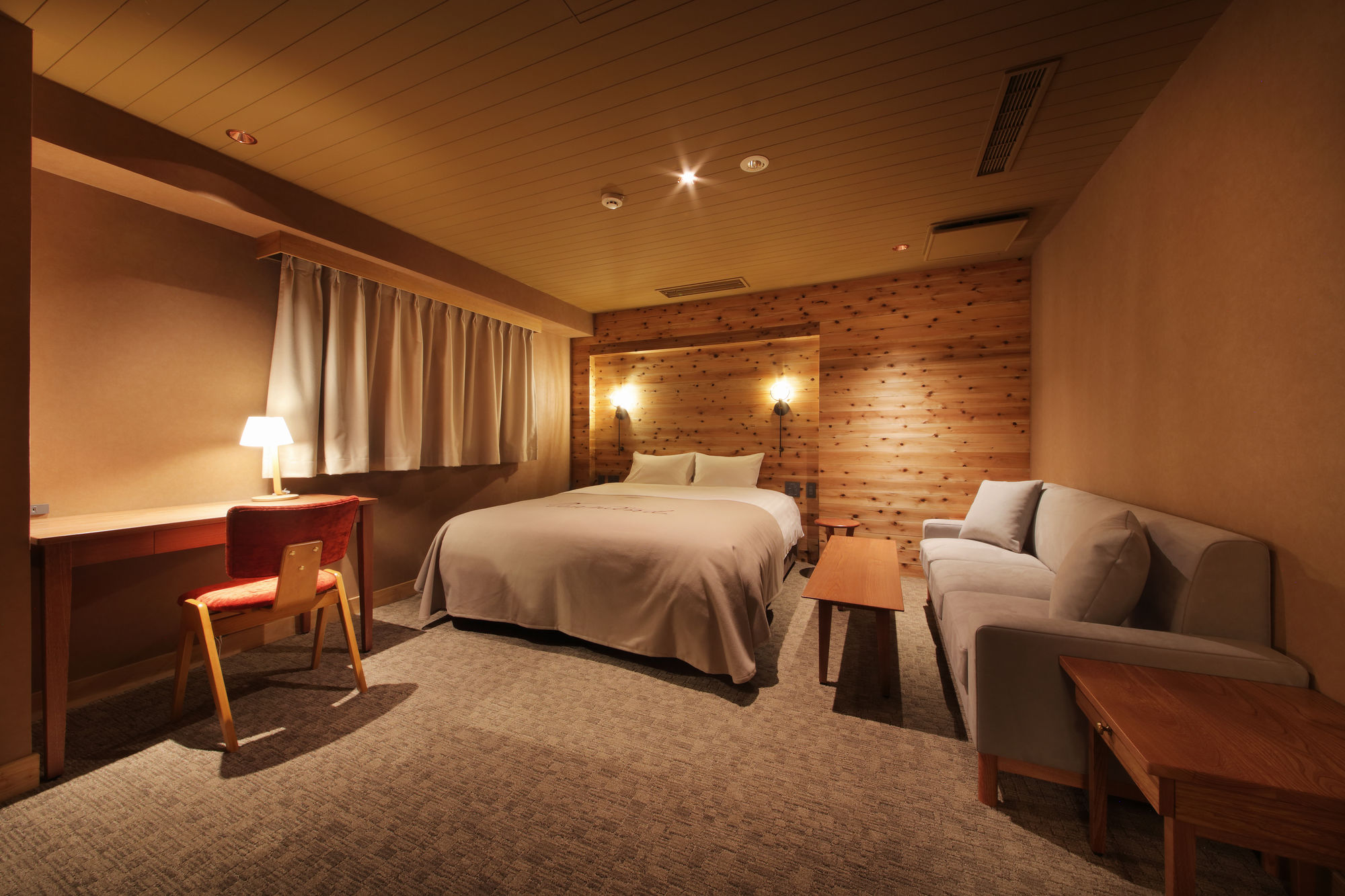 Unwind Hotel & Bar