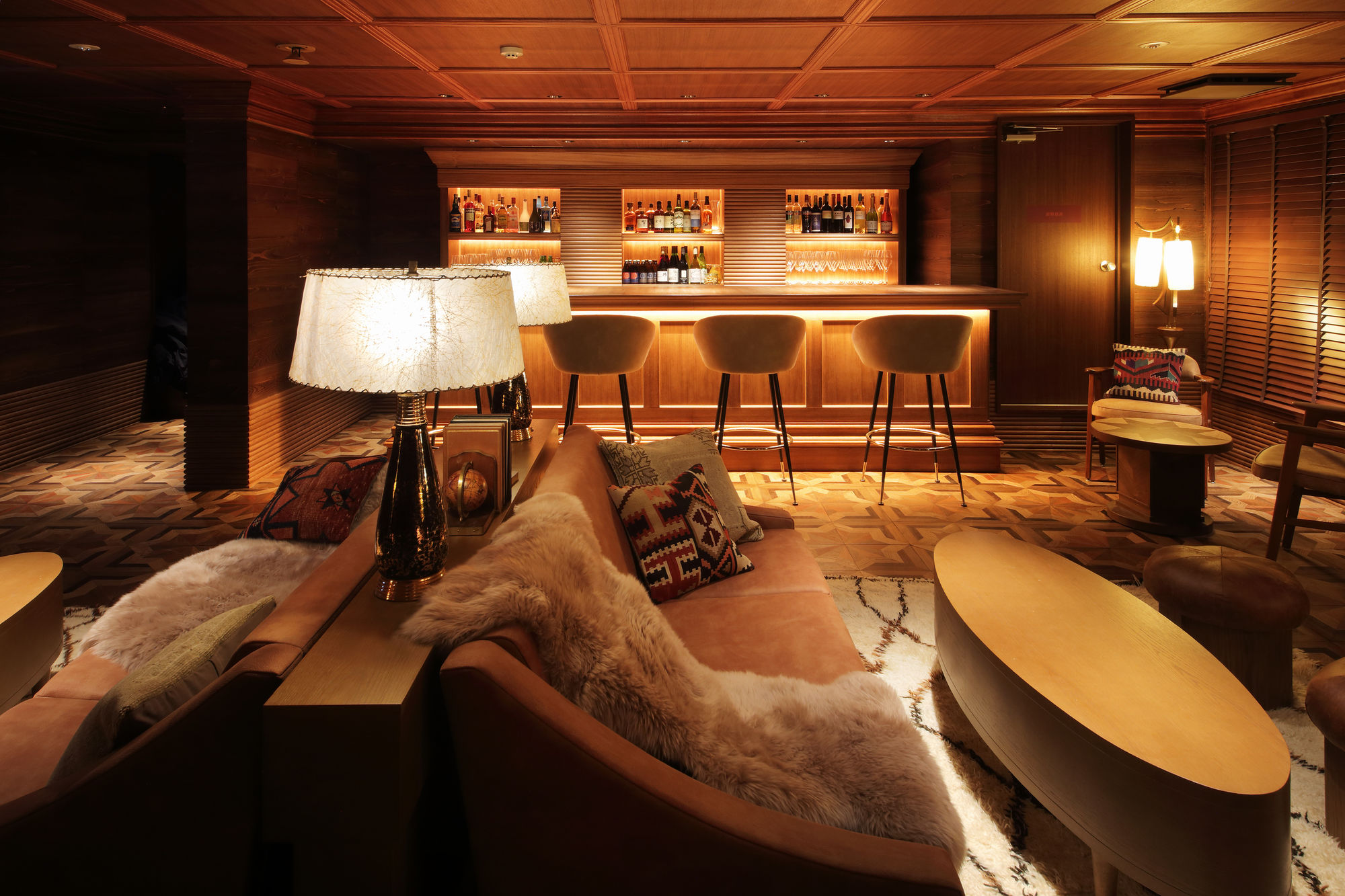 Unwind Hotel & Bar