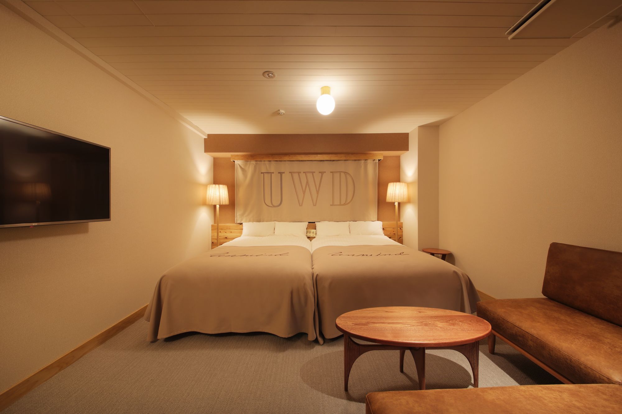 Unwind Hotel & Bar