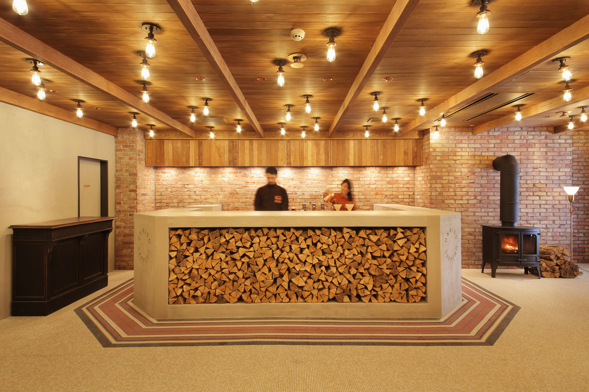Unwind Hotel & Bar