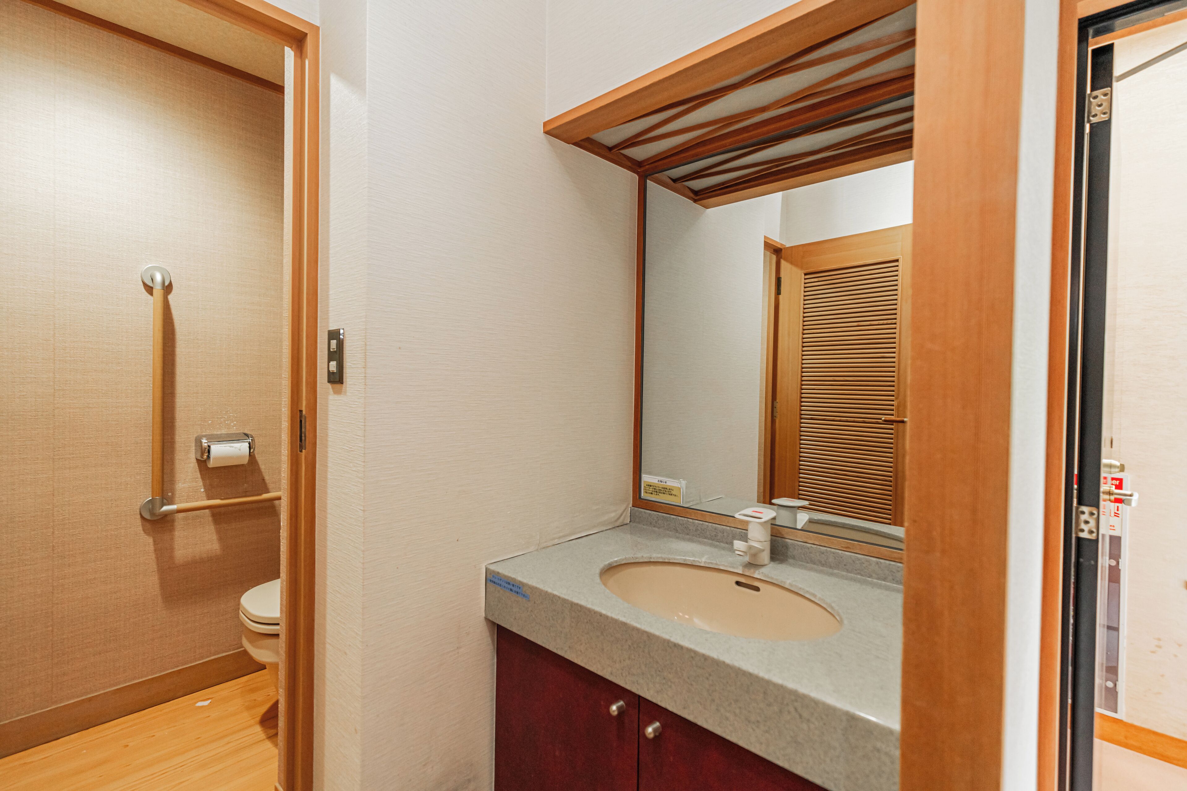 E Joy Inn Atami