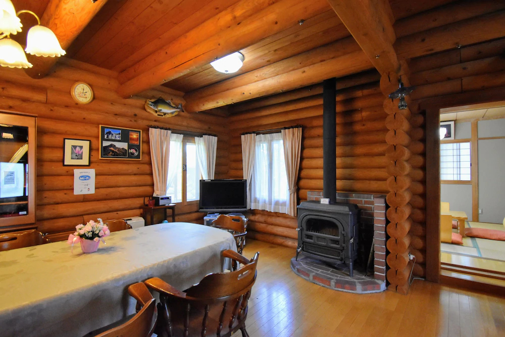 Canadian Log Cottage Takitaro