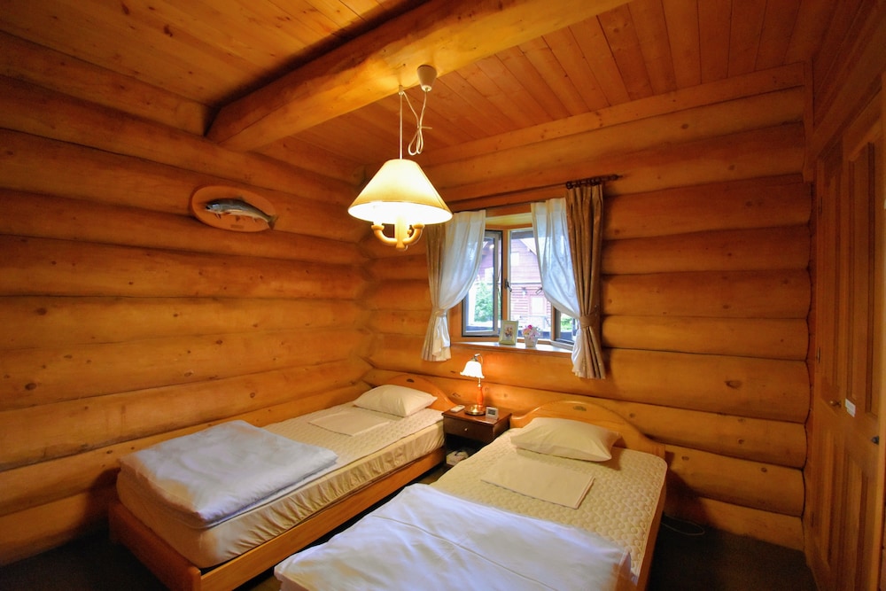 Canadian Log Cottage Takitaro