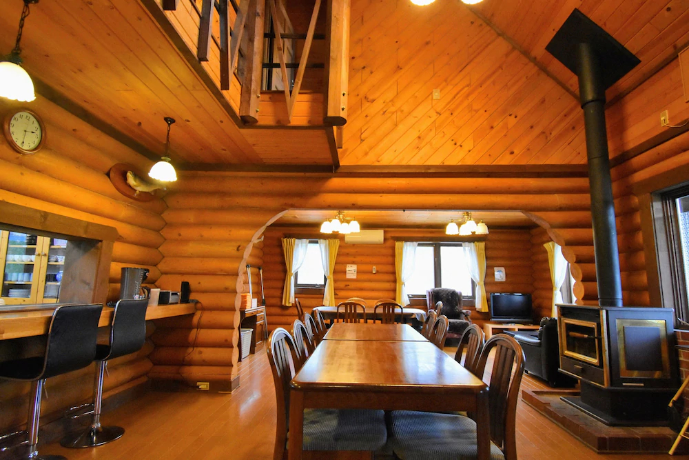 Canadian Log Cottage Takitaro