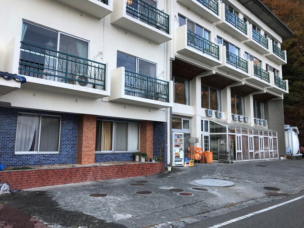 Shoji Lake Hotel