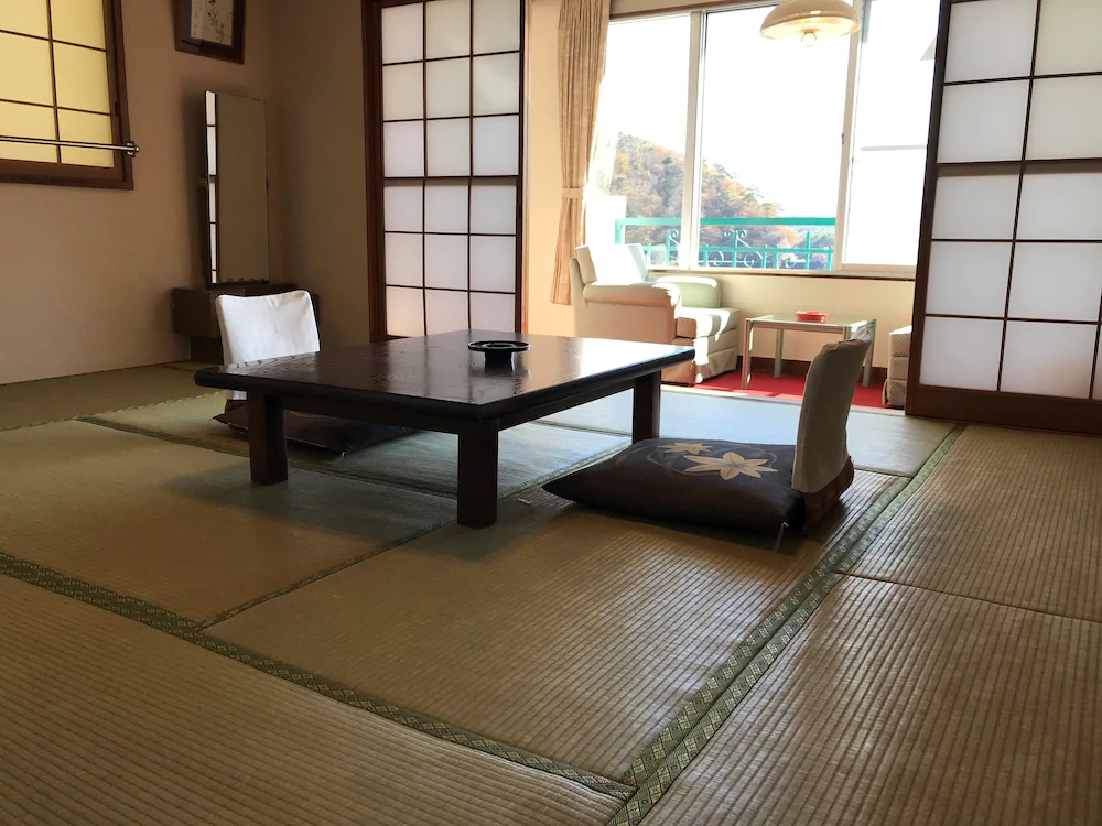 Shoji Lake Hotel