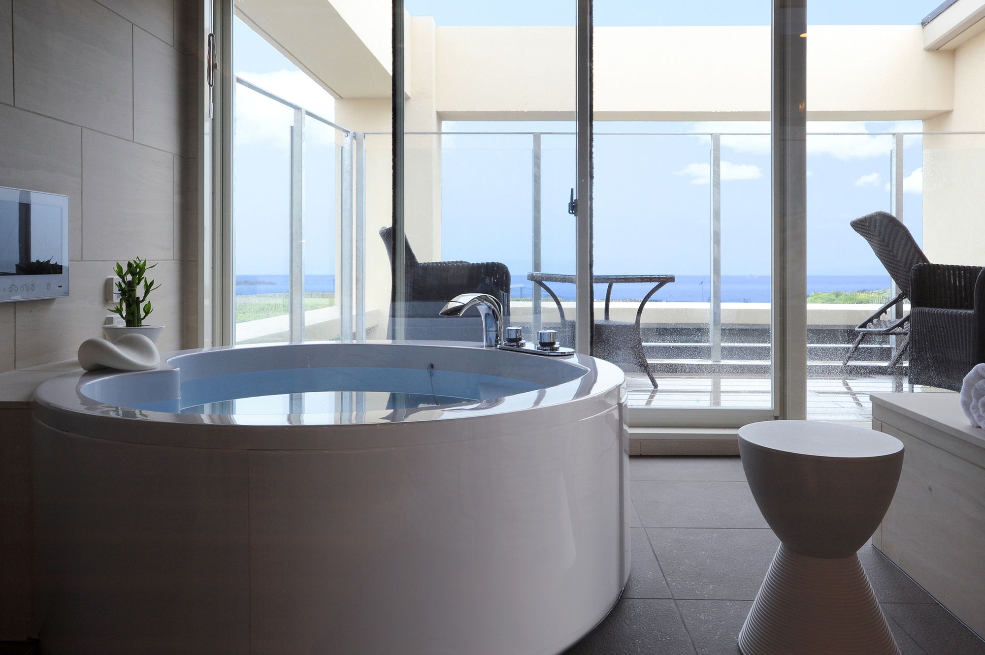 Breath Hotel