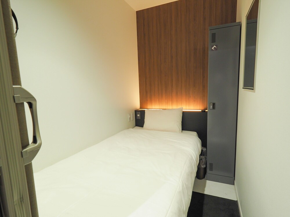 Leo Yu Capsule Hotel Nishi Funabashi