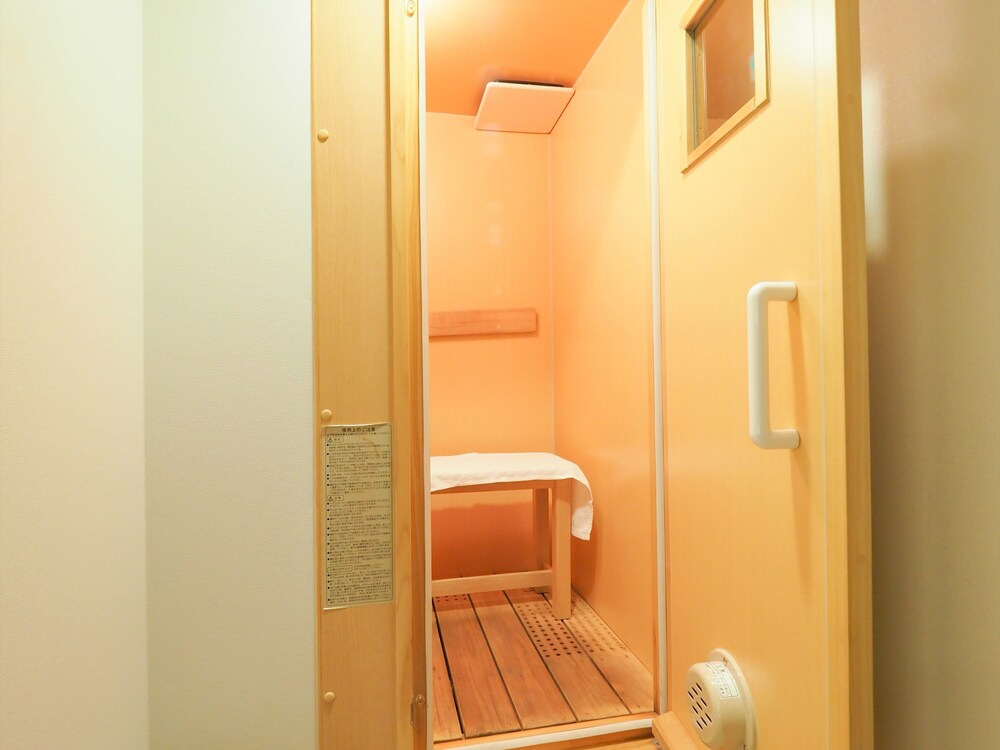 Leo Yu Capsule Hotel Nishi Funabashi