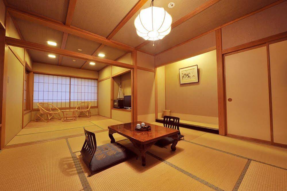 Nagano Hakuba Onsen Ryokan Shirouma-so