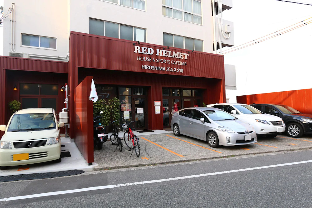Red Helmet House & Sports Café Bar Hiroshima