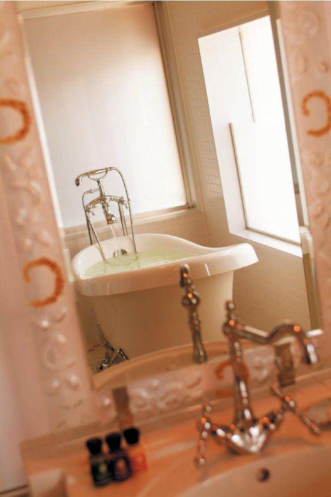 Kamogawa Universe Hotel