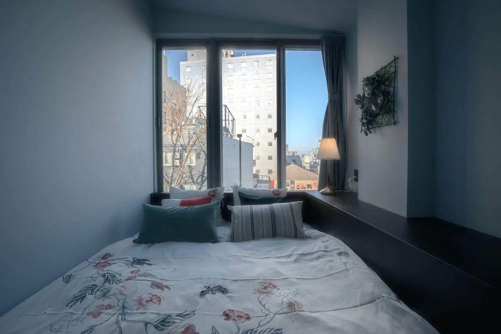 Hotel Trim-Caters To Women