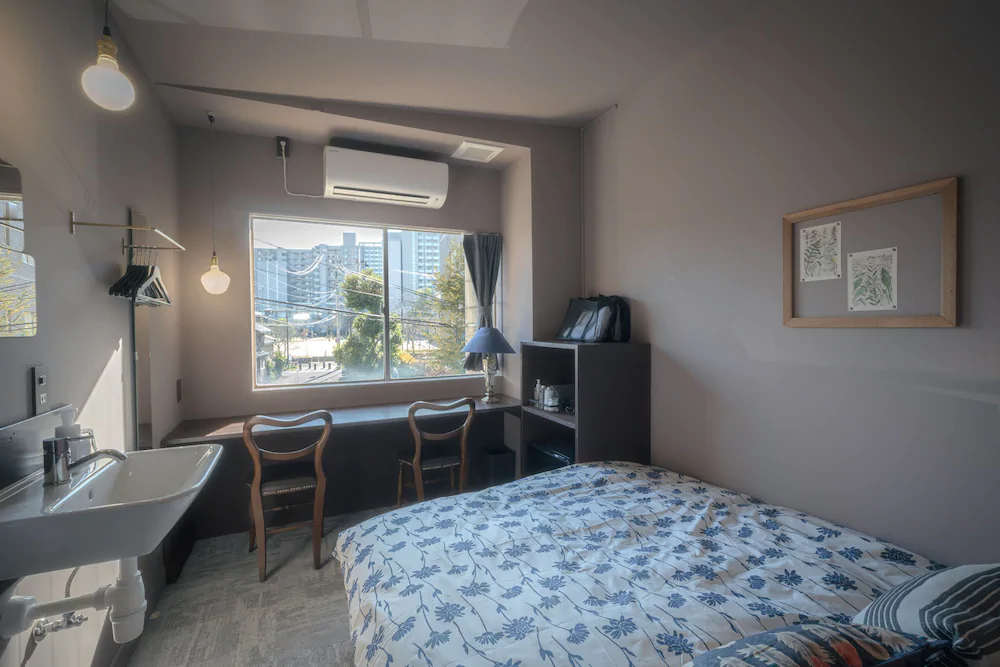 Hotel Trim-Caters To Women