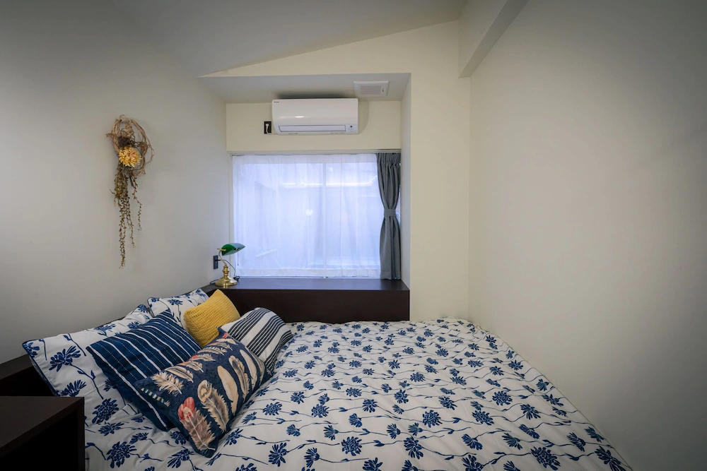 Hotel Trim-Caters To Women