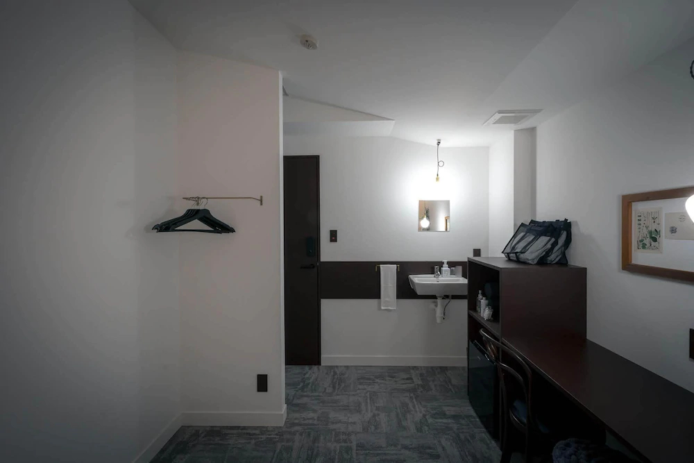 Hotel Trim-Caters To Women