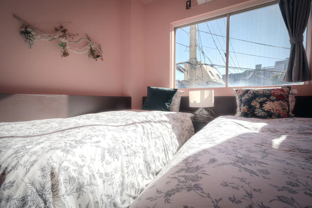 Hotel Trim-Caters To Women