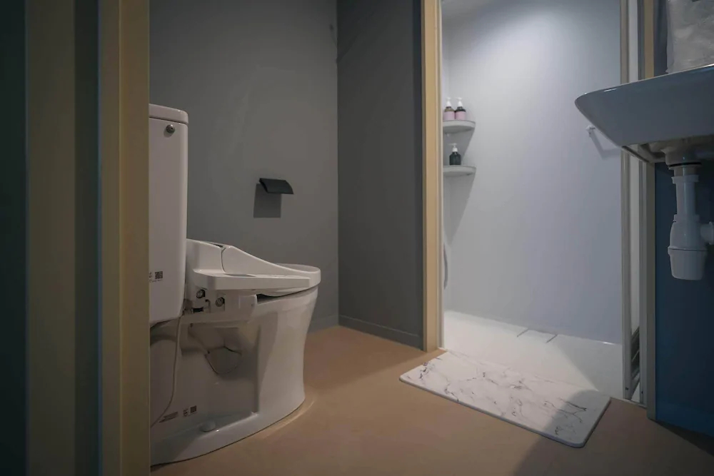 Hotel Trim-Caters To Women