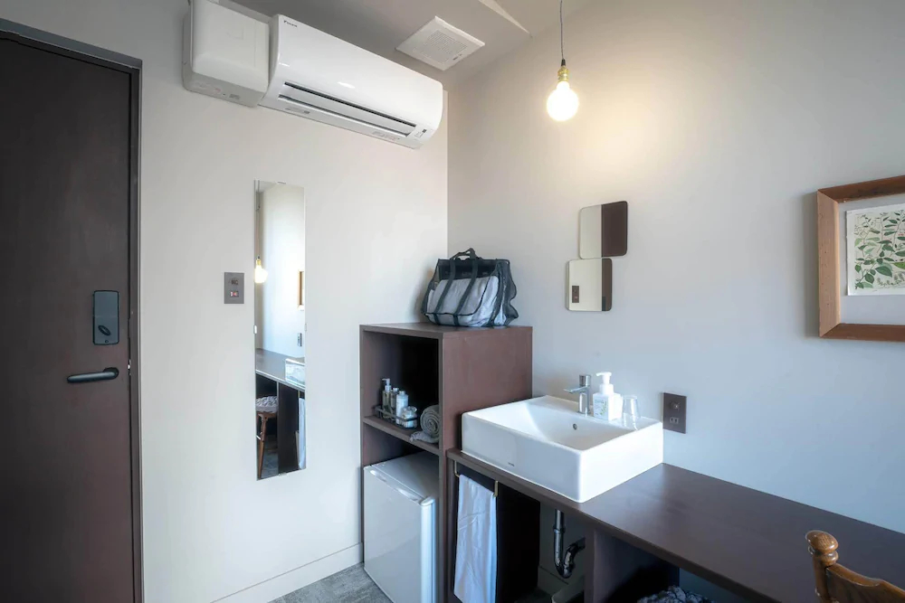 Hotel Trim-Caters To Women