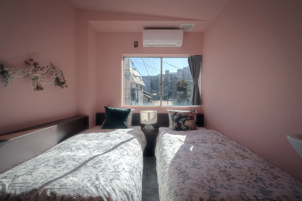 Hotel Trim-Caters To Women