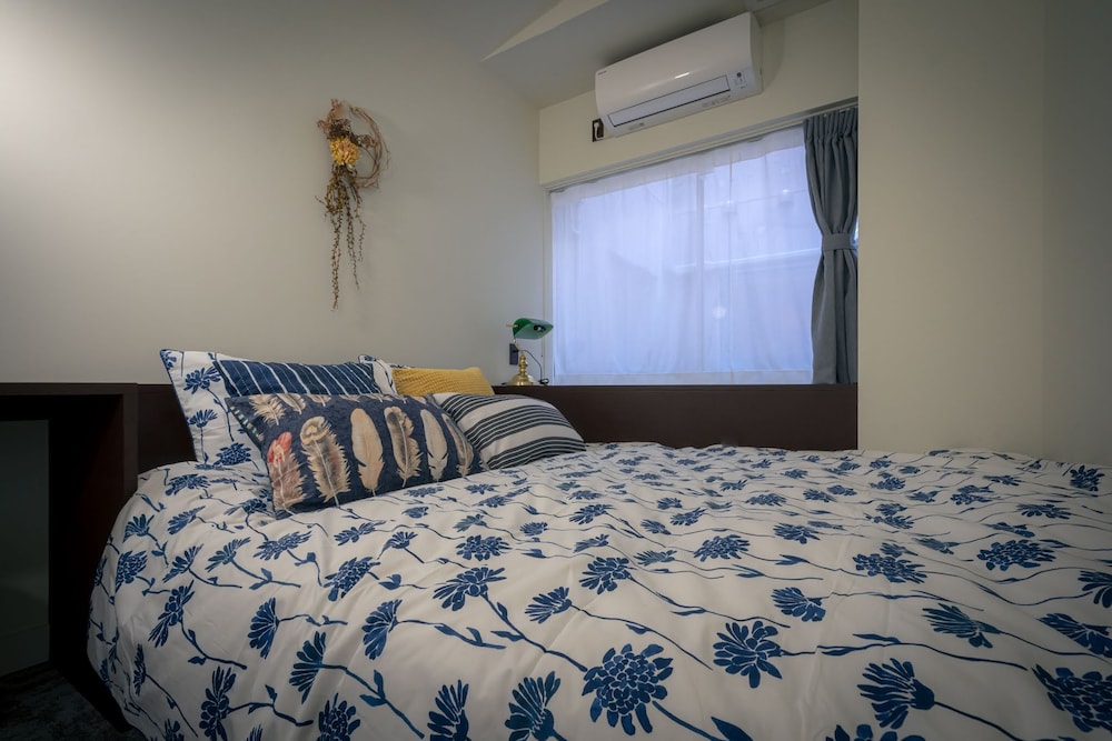 Hotel Trim-Caters To Women