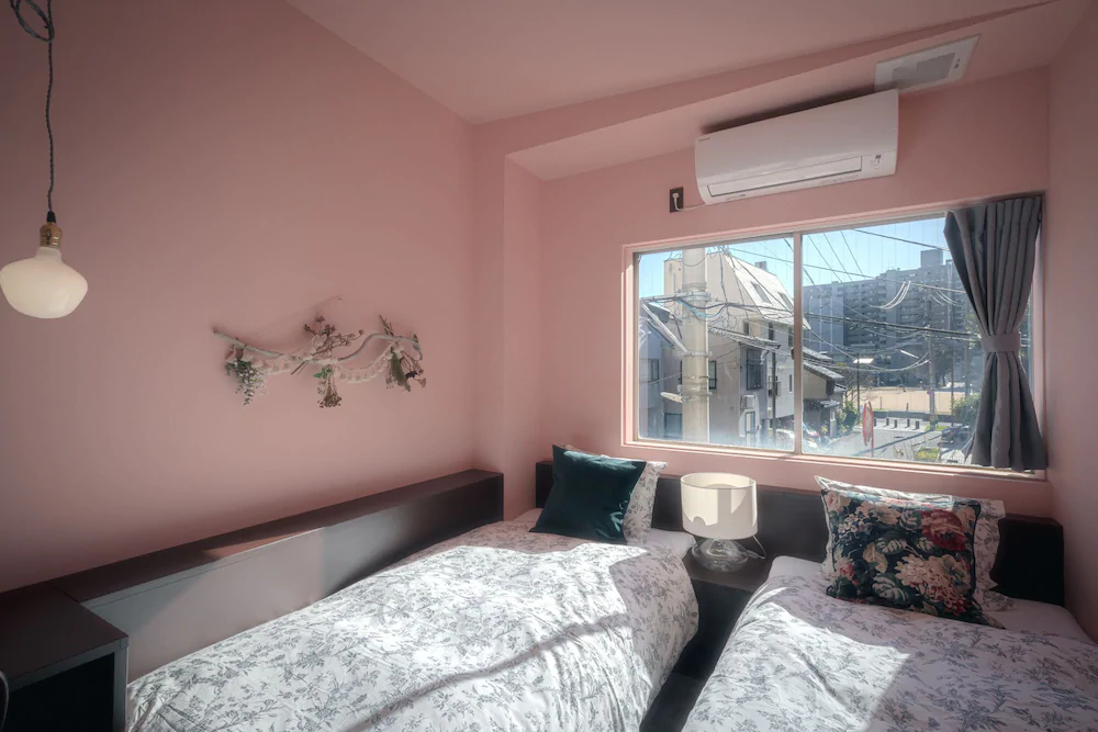 Hotel Trim-Caters To Women