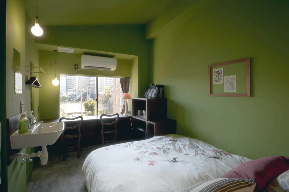 Hotel Trim-Caters To Women