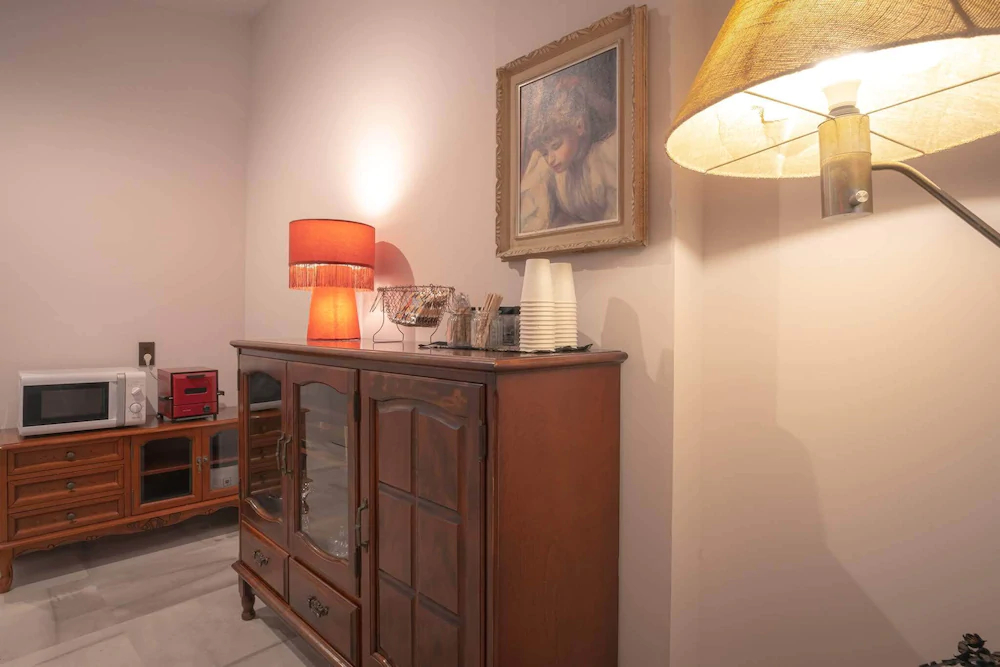 Hotel Trim-Caters To Women