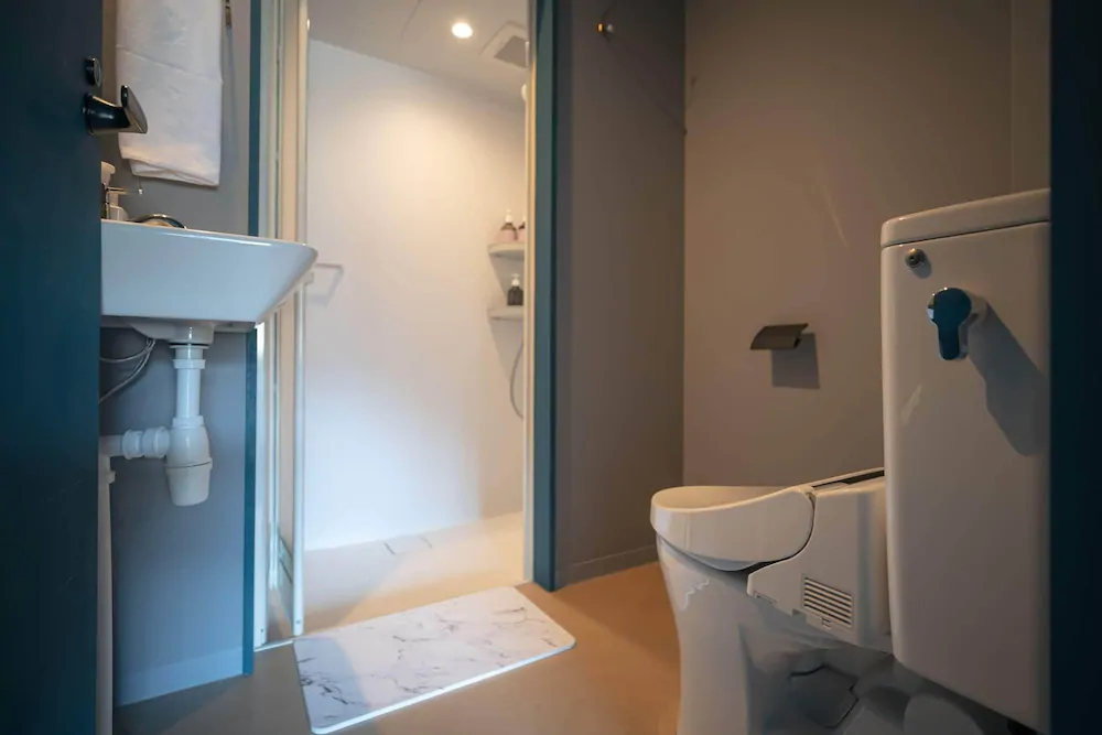 Hotel Trim-Caters To Women