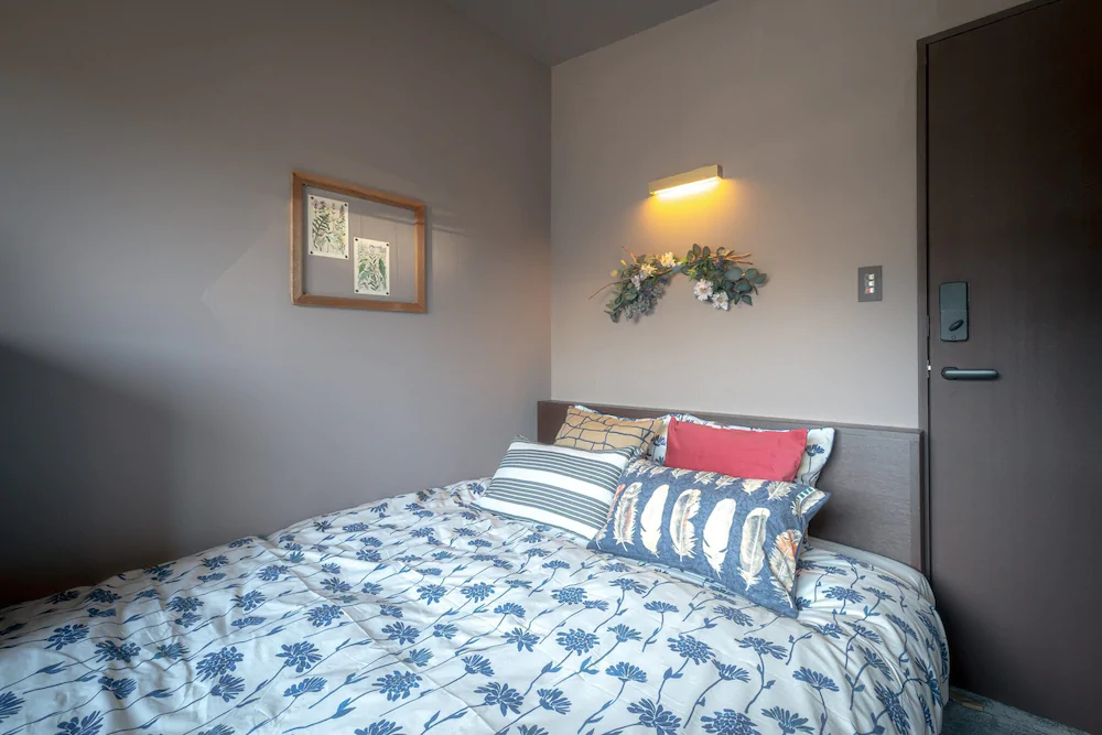 Hotel Trim-Caters To Women