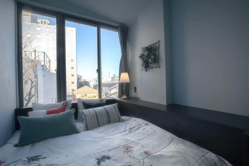 Hotel Trim-Caters To Women