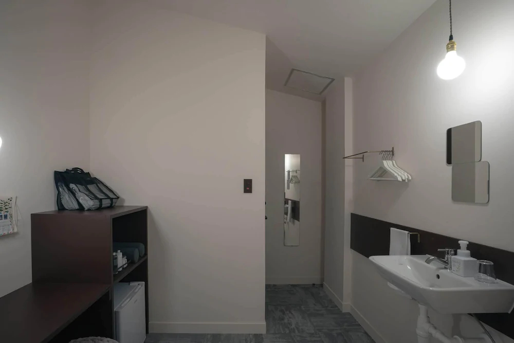 Hotel Trim-Caters To Women