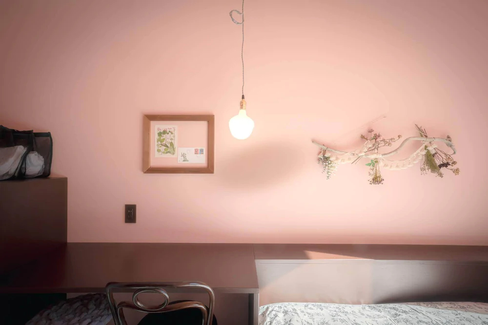 Hotel Trim-Caters To Women