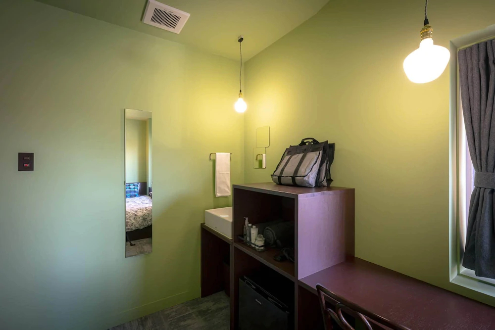 Hotel Trim-Caters To Women