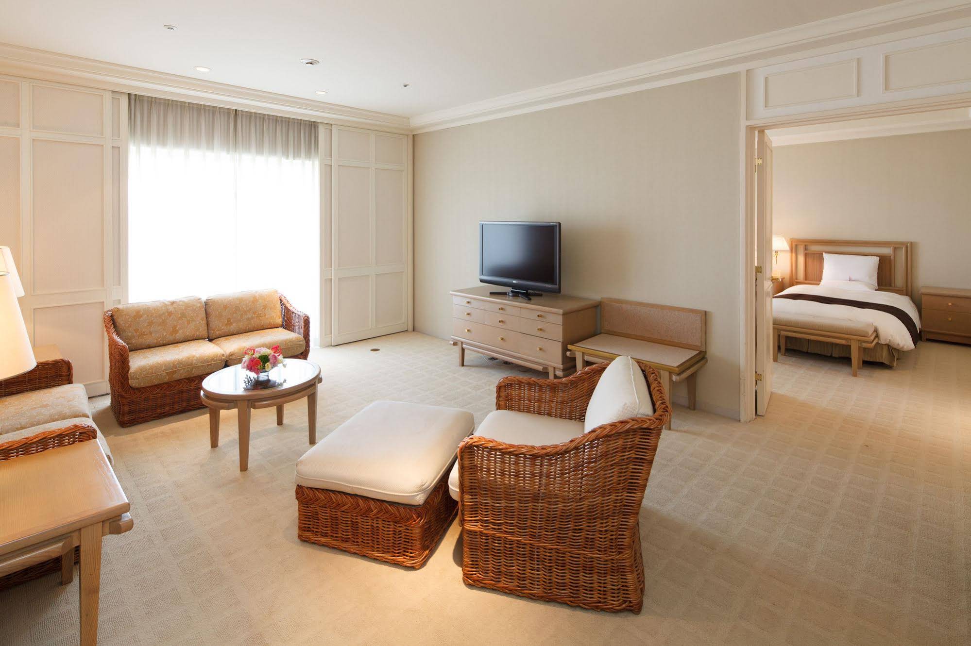 Okura Akademia Park Hotel