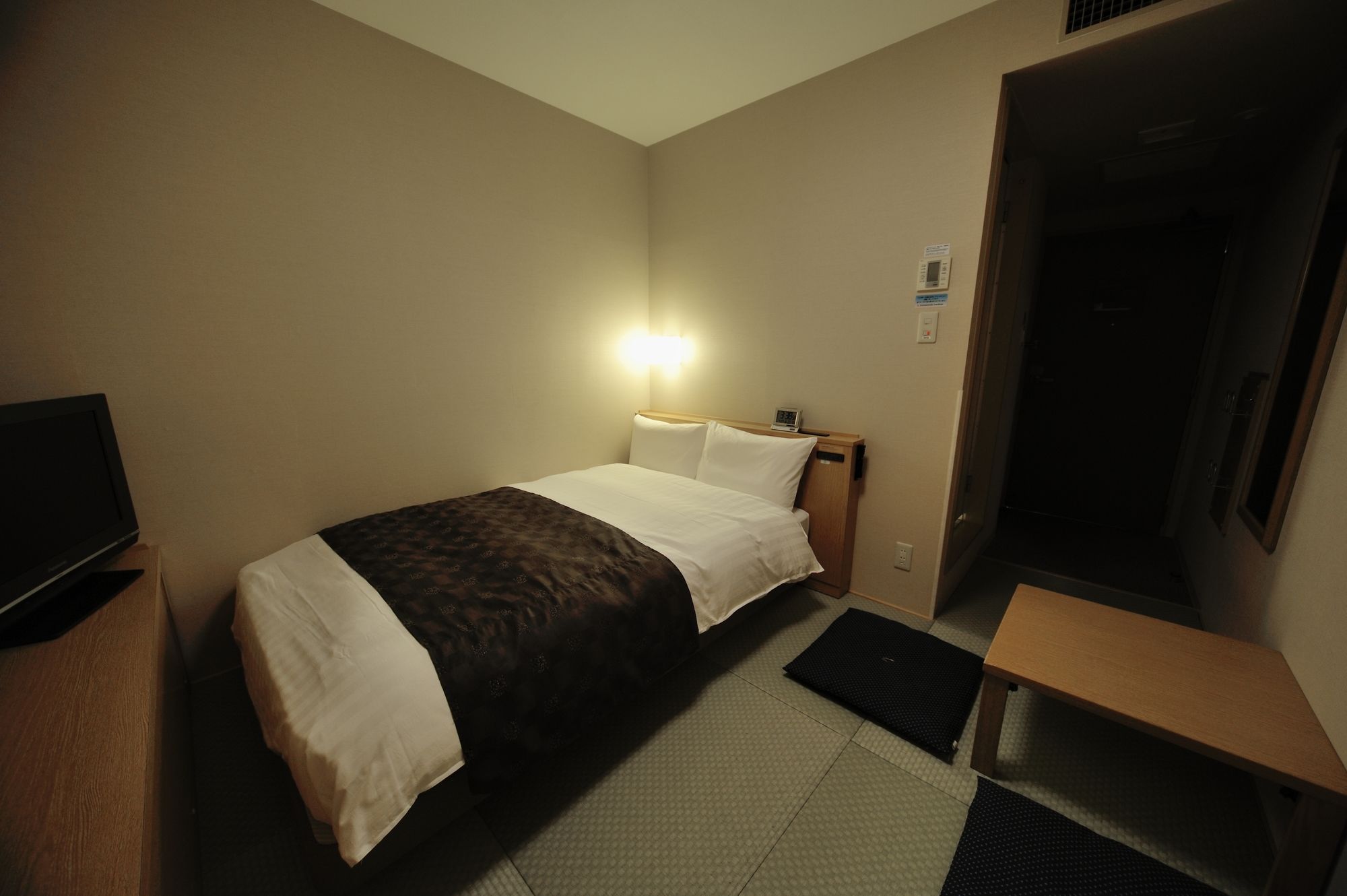 Hamilton Hotel Blue