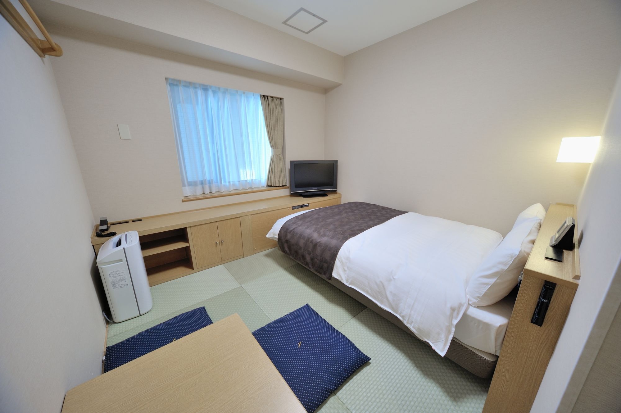 Hamilton Hotel Blue