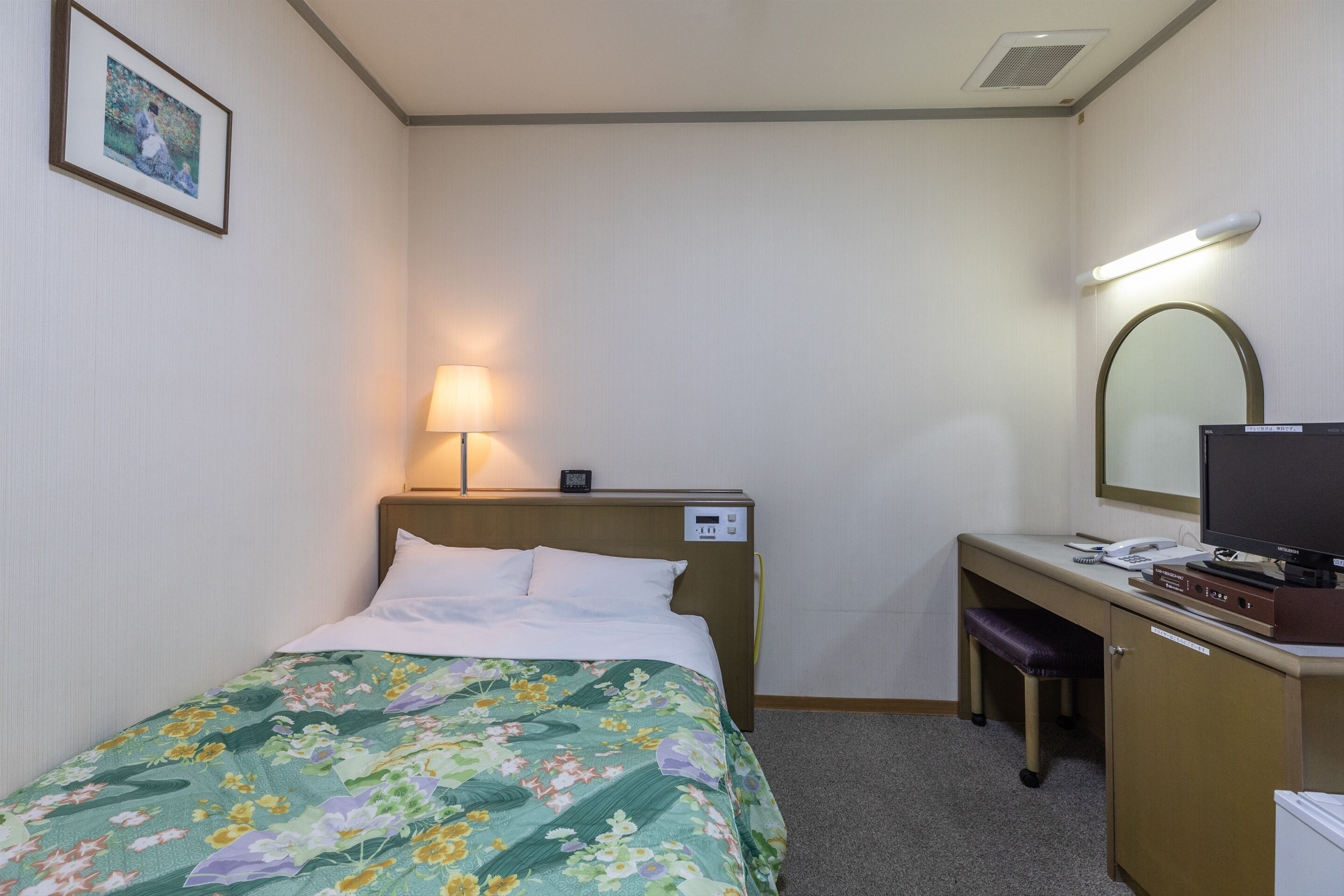 Tabist Business Hotel Takamado Shin-Omiya by OYO