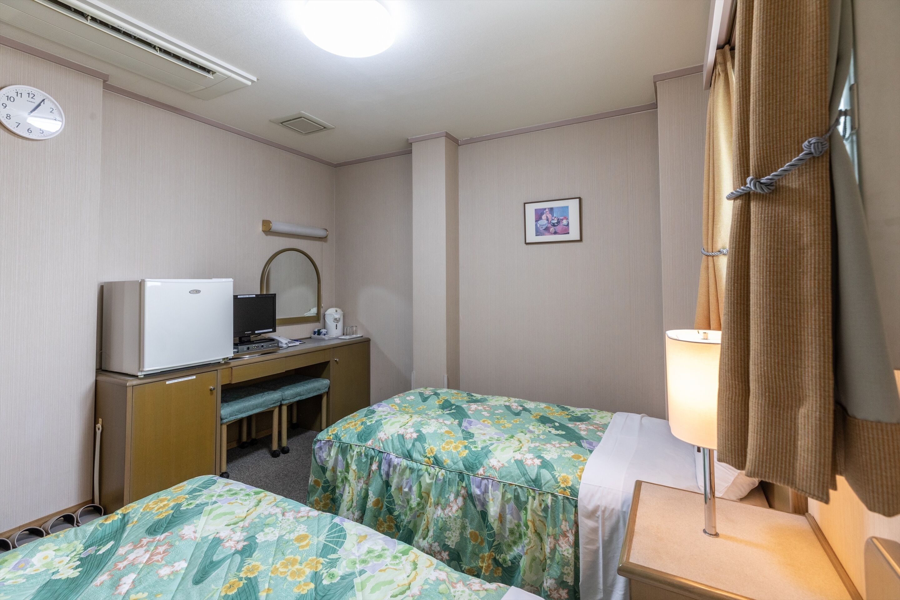 Tabist Business Hotel Takamado Shin-Omiya by OYO