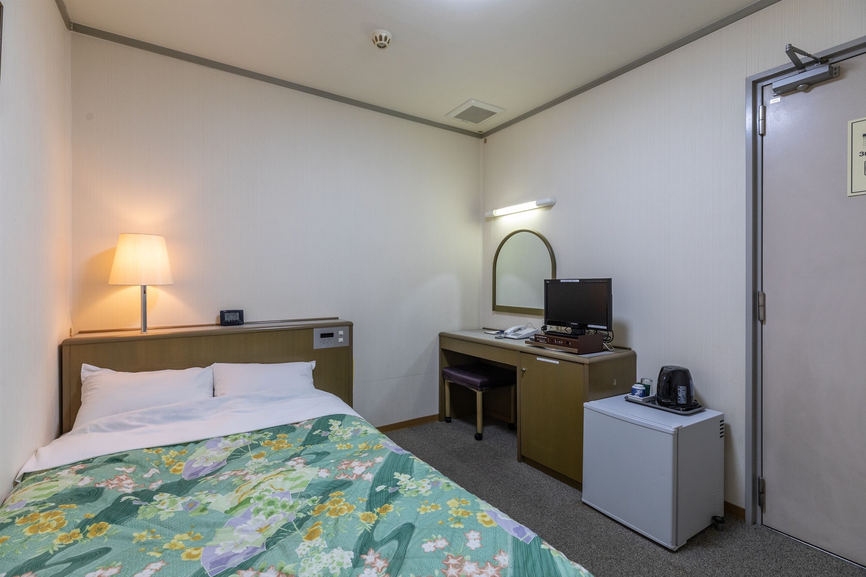 Tabist Business Hotel Takamado Shin-Omiya by OYO