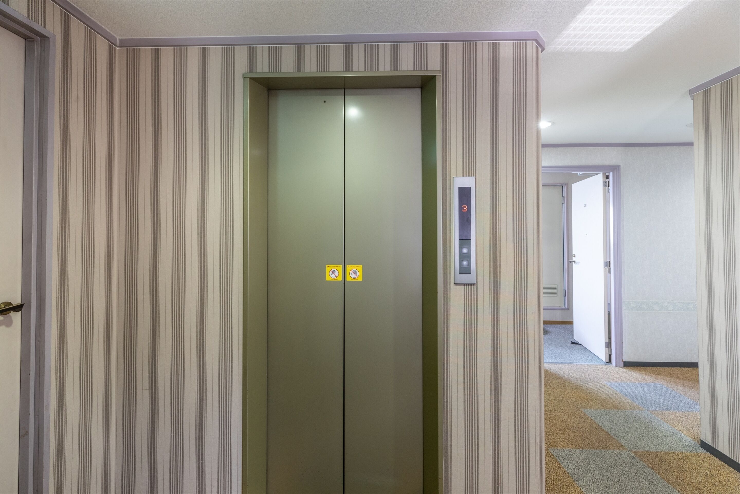 Tabist Business Hotel Takamado Shin-Omiya by OYO