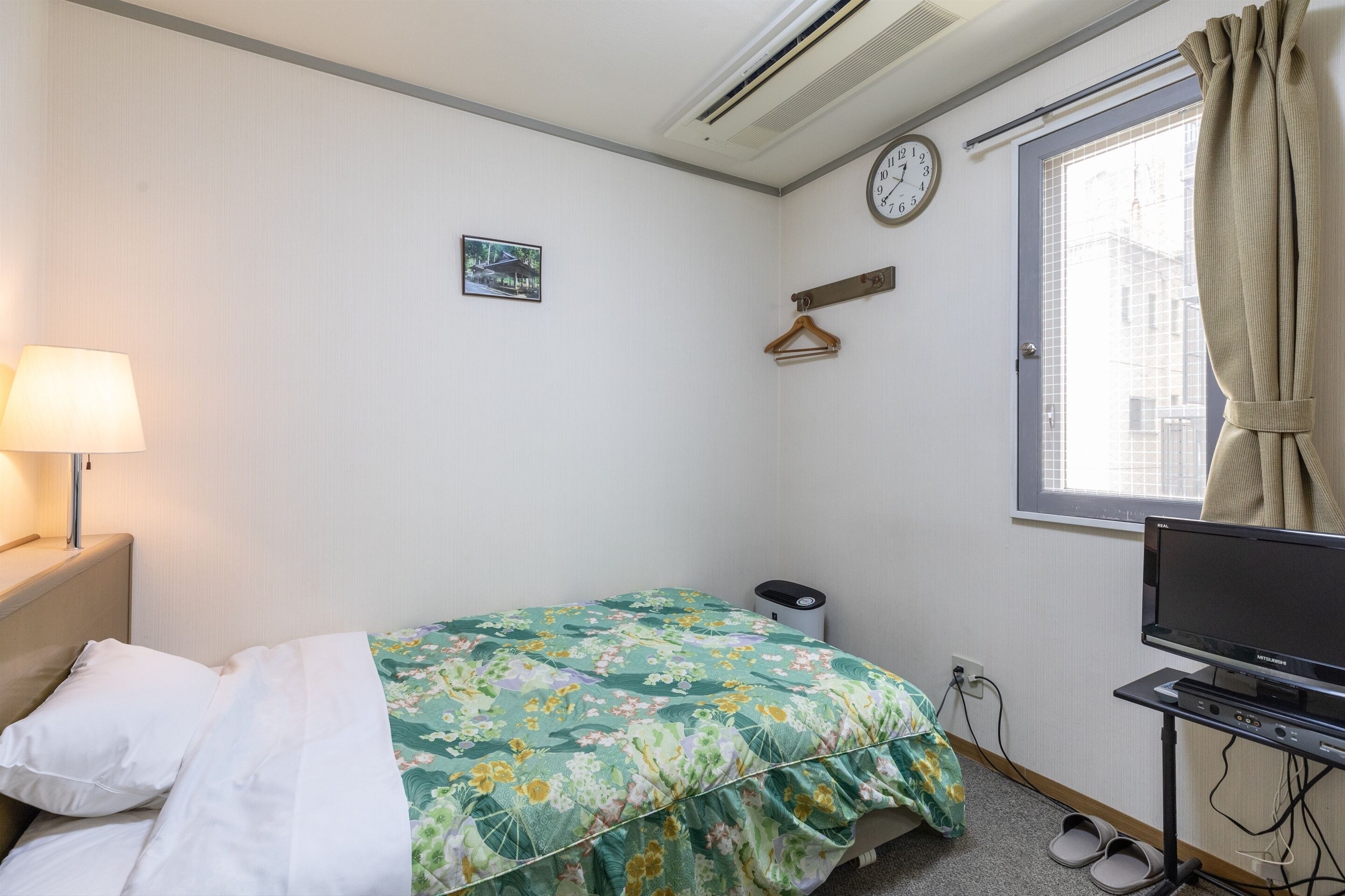 Tabist Business Hotel Takamado Shin-Omiya by OYO