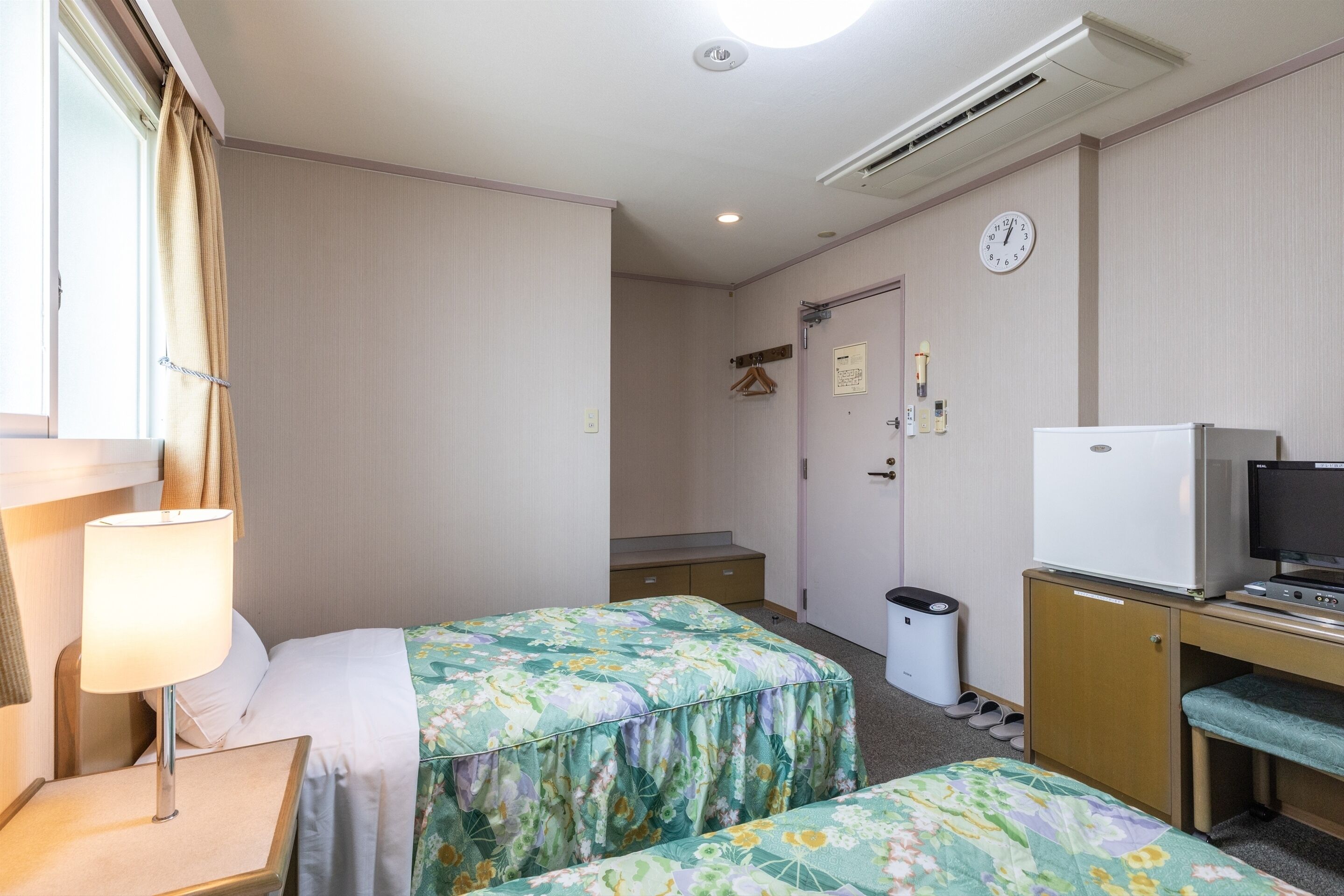 Tabist Business Hotel Takamado Shin-Omiya by OYO