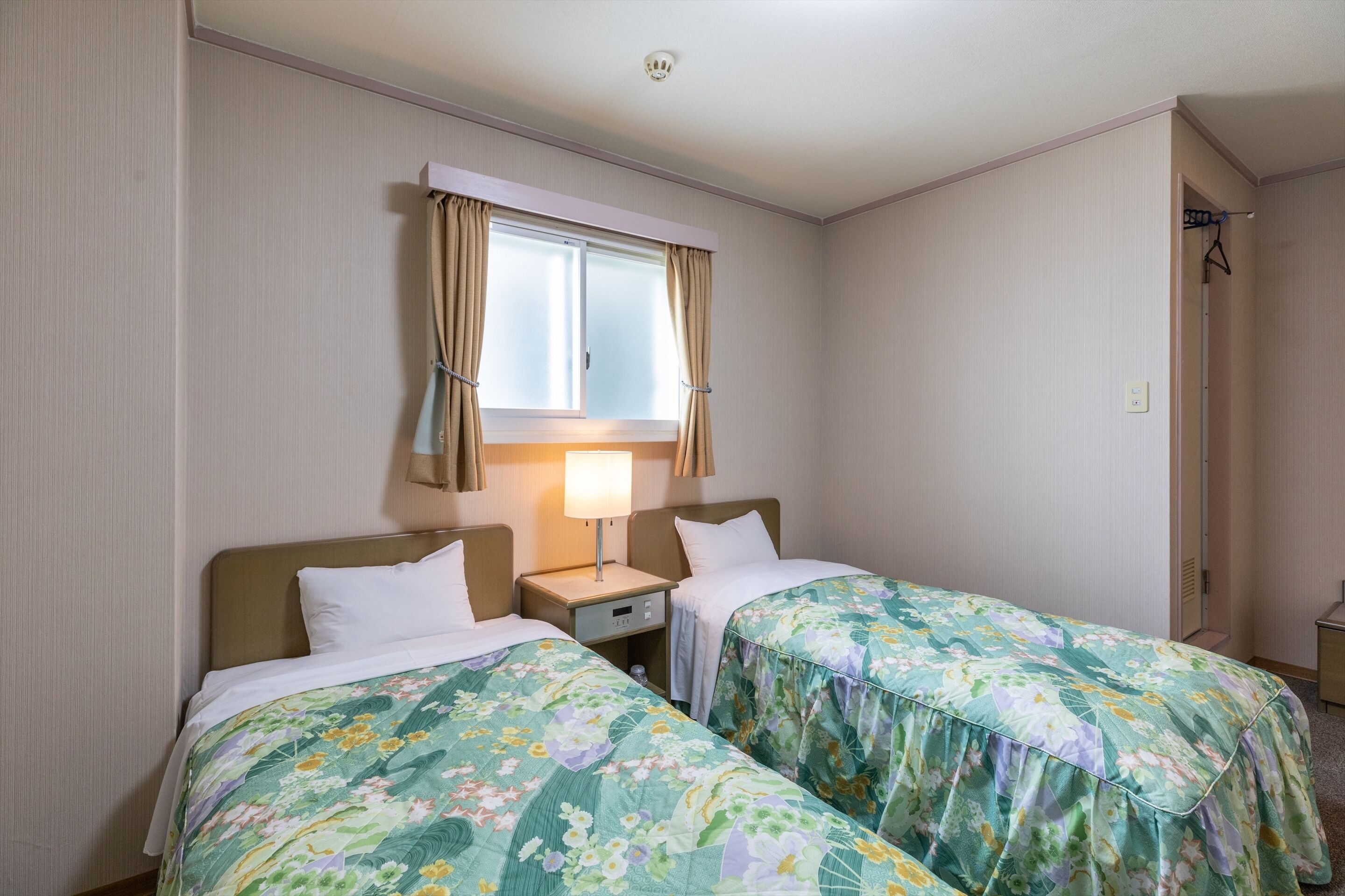 Tabist Business Hotel Takamado Shin-Omiya by OYO