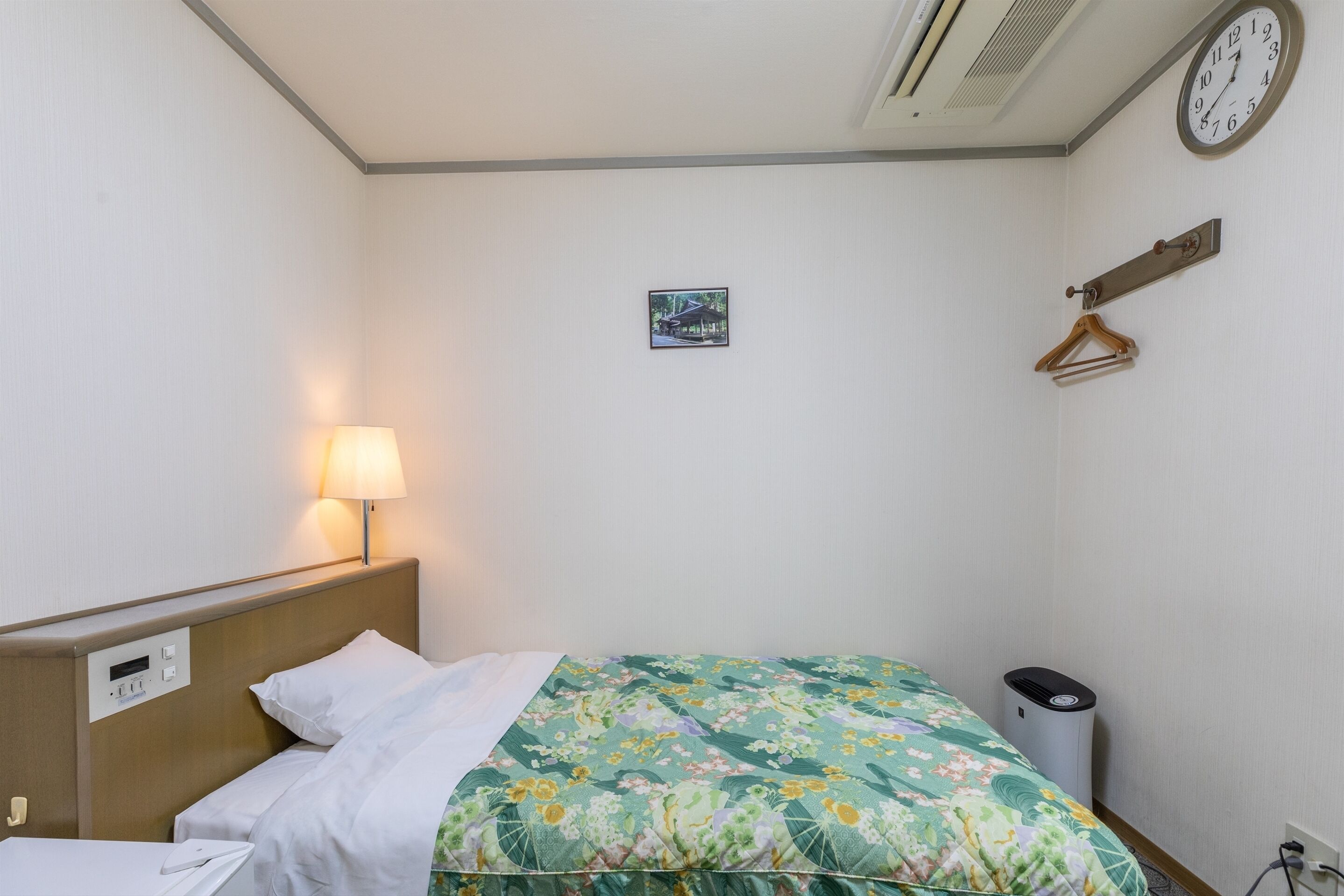 Tabist Business Hotel Takamado Shin-Omiya by OYO