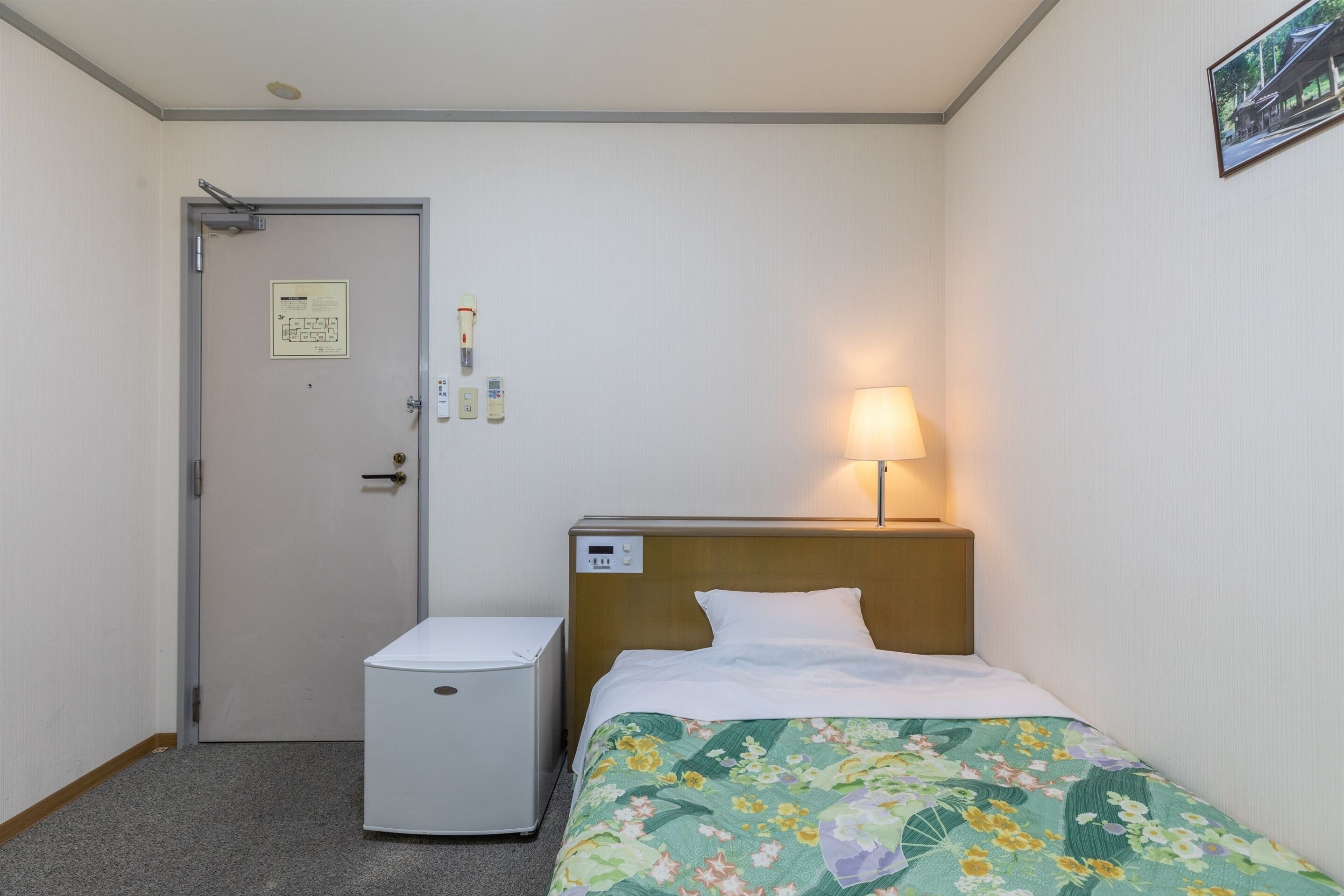 Tabist Business Hotel Takamado Shin-Omiya by OYO