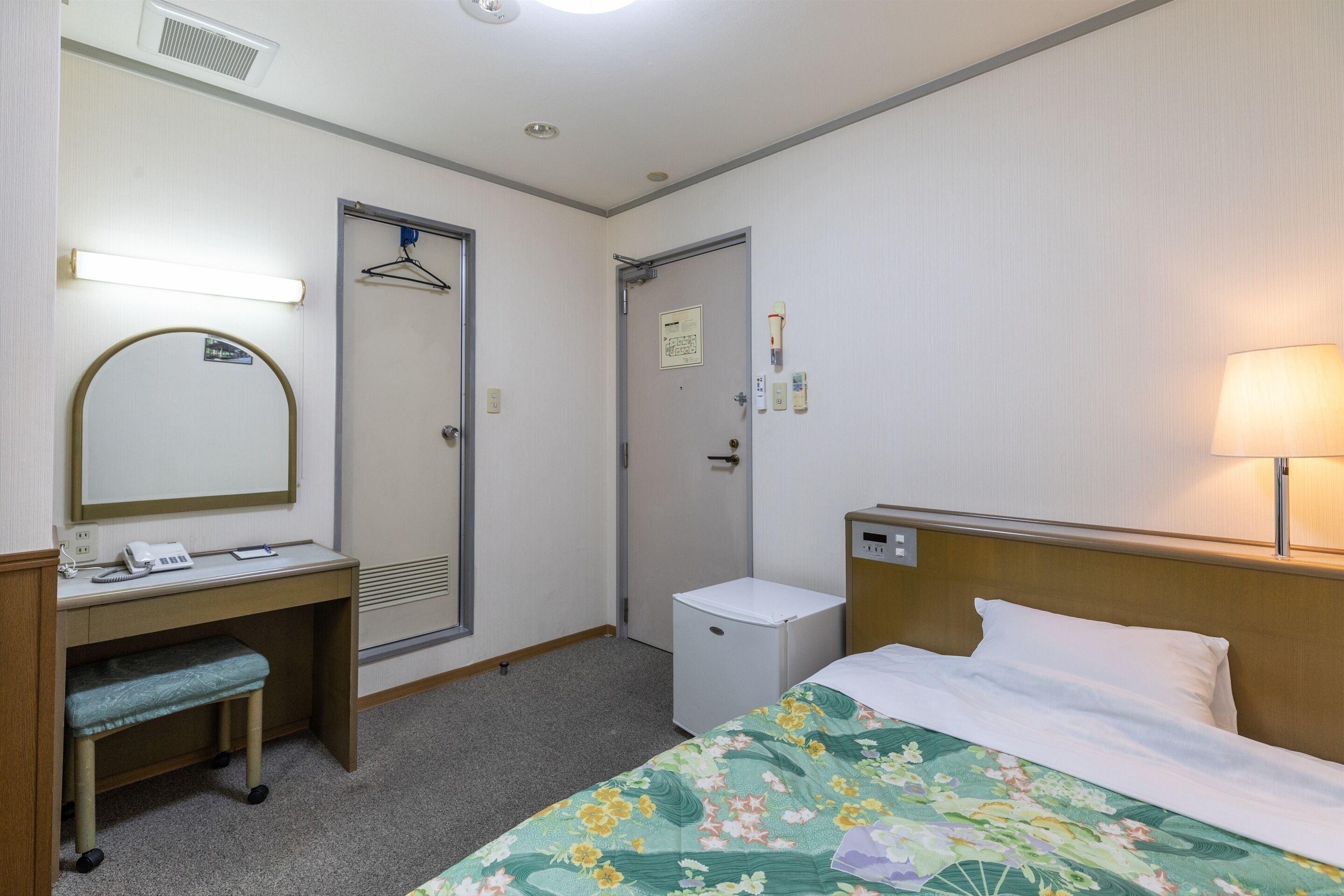 Tabist Business Hotel Takamado Shin-Omiya by OYO